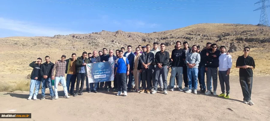 همایش پیاده روی کارکنان و دانشجویان آموزشکده پسران خلخال به مناسبت هفته تربیت بدنی با اهدای جوایز به قید قرعه امروز صبح یکشنبه ۱۴۰۴/۰۸/۰۴ برگزار گردید 3