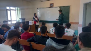 کلاس آموزشی (امداد و نجات) توسط کارکنان هلال احمر شهرستان خلخال به دانشجویان و کارکنان در آموزشکده پسران خلخال در هفته پدافند غیر عامل برگزار گردید. 3