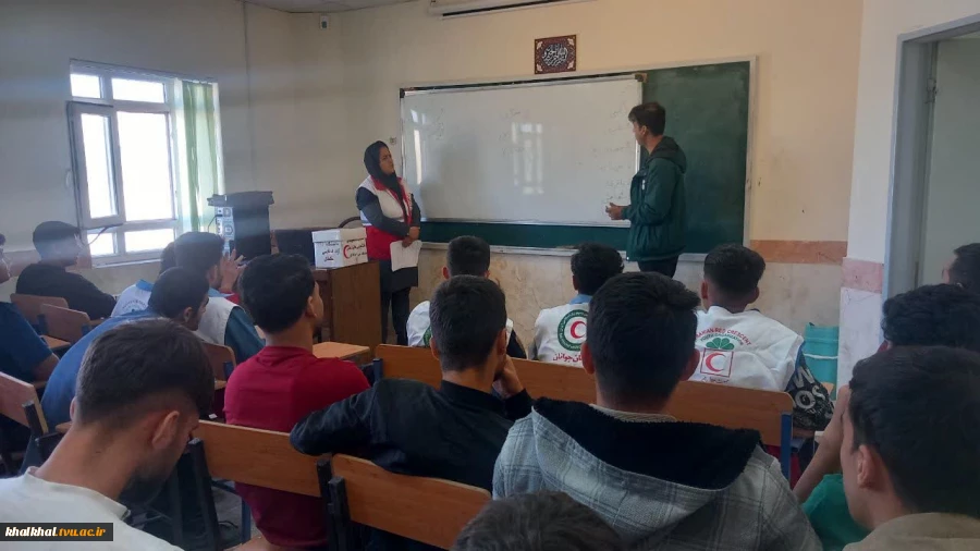 کلاس آموزشی (امداد و نجات) توسط کارکنان هلال احمر شهرستان خلخال به دانشجویان و کارکنان در آموزشکده پسران خلخال در هفته پدافند غیر عامل برگزار گردید. 3