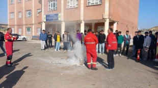 در اجرای بخشنامه HSE کلاس آموزشی اطفای حریق توسط کارکنان خدوم آتش نشانی شهرستان خلخال به دانشجویان وکارکنان در آموزشکده پسران خلخال در هفته پدافند غیر عامل برگزار گردید.   6
