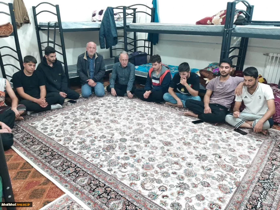 بازدید شبانه جناب آقای توکلی رئیس  آموزشکده پسران خلخال از خوابگاه دانشجویی وگفتگوی صمیمانه با دانشجویان خوابگاهی 2