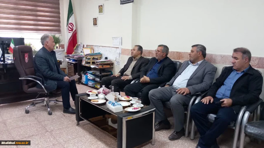 حضور آقای مردی معاون برنامه ریزی و هماهنگی امور عمرانی فرمانداری خلخال به همراه آقای صالحی مدیر آموزش وپرورش منطقه خلخال در آموزشکده پسران خلخال 2