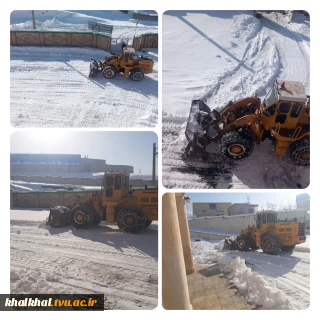 ❄️ برف روبی محوطه آموزشکده پسران خلخال  توسط  ماشین آلات  سنگین  شهرداری خلخال