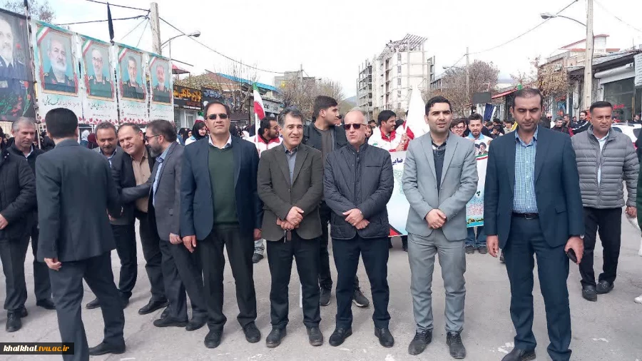 همگام و همراه با اقشار مختلف مردم؛
حضور خانوادگی کارکنان و اساتید آموزشکده ملی مهارت پسران خلخال در نمایش عظیم اقتدار ملی در رزمایش سراسری جان_فدا برای ایران امام رضایی 3