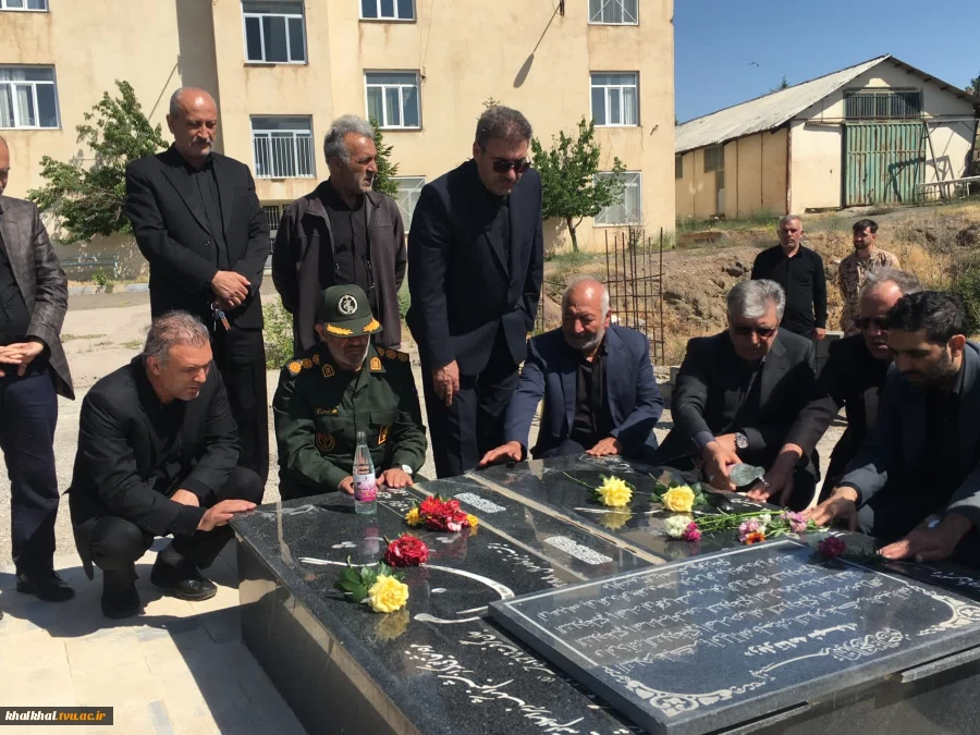 به مناسبت سالگرد شهادت شهید مصطفی چمران و همزمان با روز ملی بسیج اساتید با حضور  آقای توکلی رئیس آموزشکده پسران خلخال  مراسم غبارروبی مزار شهدای گمنام در دانشگاه آزاد اسلامی  و نشست بسیج اساتید در دانشگاه پیام نور خلخال برگزار گردد. 2