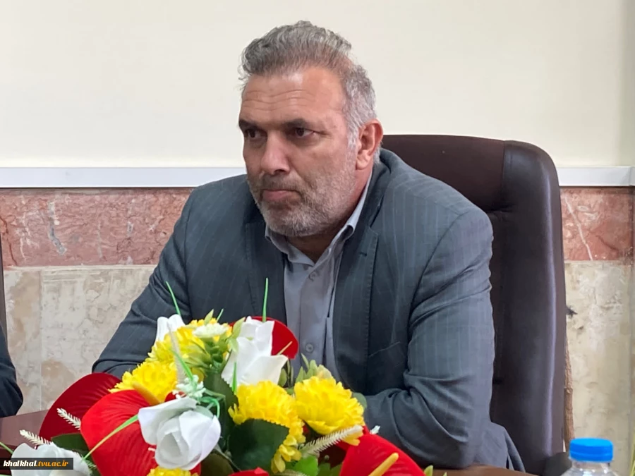 مقارن با بازگشایی دانشگاهها جلسه ای با حضور روسا و اعضا دانشگاههای شهرستان خلخال در خصوص تهدیدات ، چالش ها و فرصت ها با حضور معاون سیاسی وامنیتی فرماندار ی خلخال در دفتر ریاست آموزشکده پسران خلخال برگزار شد .
 3