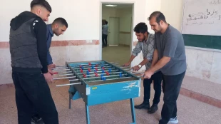 همزمان با  آغاز هفته تربیت بدنی  مسابقات تنیس رومیز،دارت و فوتبال دستی در آموزشکده پسران خلخال با حضور کارکنان، اساتید و دانشجویان برگزار گردید.
 5
