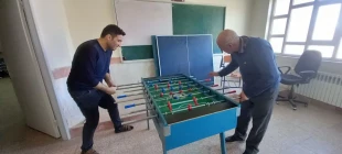 همزمان با  آغاز هفته تربیت بدنی  مسابقات تنیس رومیز،دارت و فوتبال دستی در آموزشکده پسران خلخال با حضور کارکنان، اساتید و دانشجویان برگزار گردید.
 9